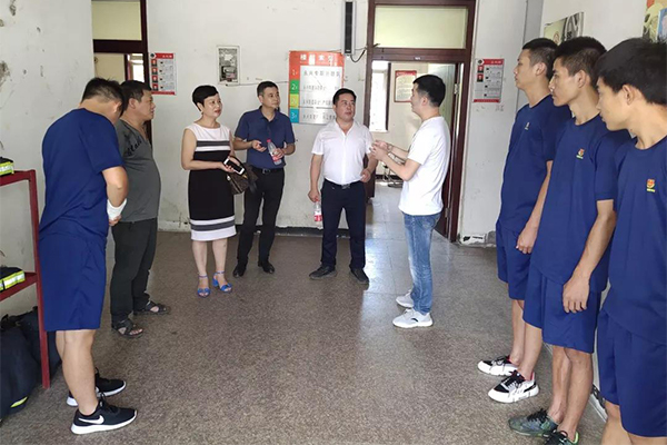 永興商會(huì)至永興街道消防隊(duì)開展“八一”慰問(wèn)活動(dòng)